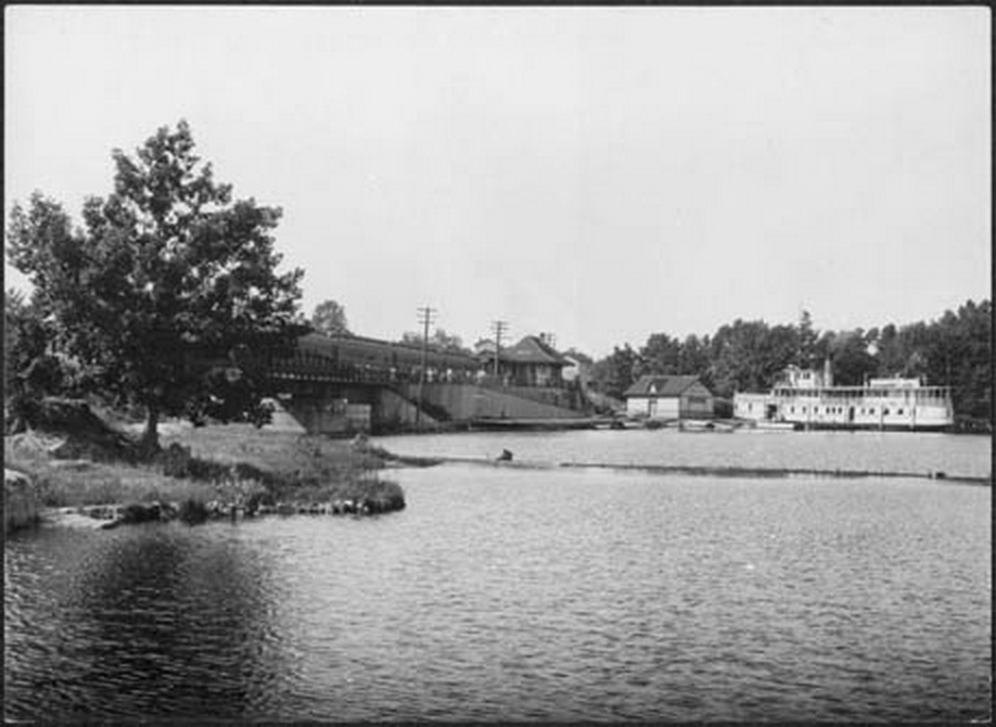 I0003552DiversPointAndSummerTrainStation1916JohnBoyd.jpg